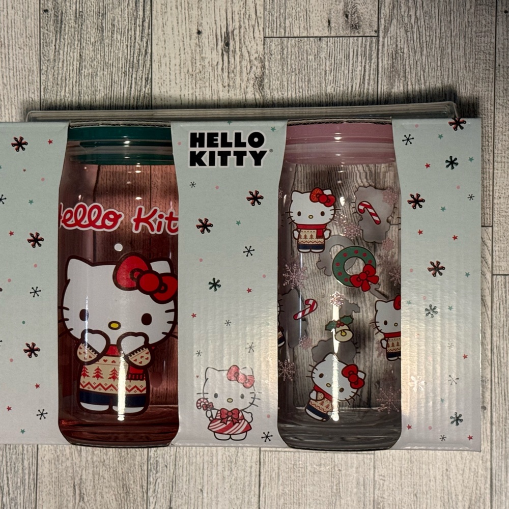 Hello Kitty Christmas 2 Pack Glass Tumbler Set with Straws - Picture 3 of 3